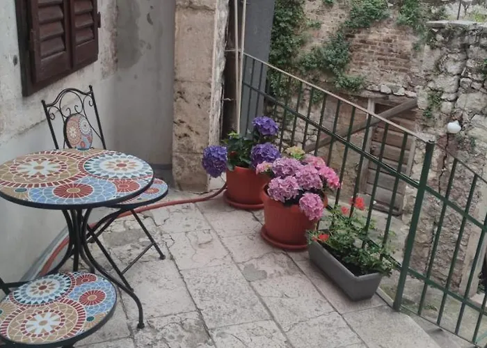 Zen In The Centar Of דירה